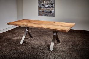 Esstisch aus Altholz, upcycled, geölt, mit Naturkante, 5 – 7 cm stark, nachhaltig und einzigartig Tischbeine Edelstahl, X-Form